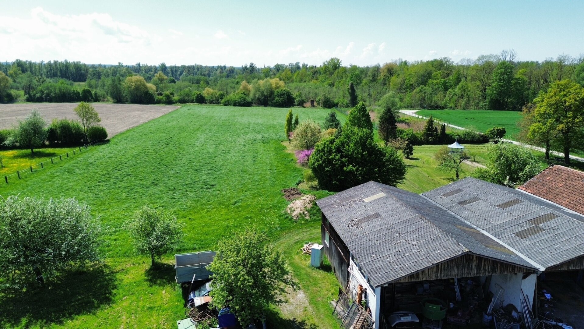 Preisreduktion: Vierseithof mit neuem Haupthaus: 10 Zimmer, 2,3 ha, Pferde-Paradies möglich!
