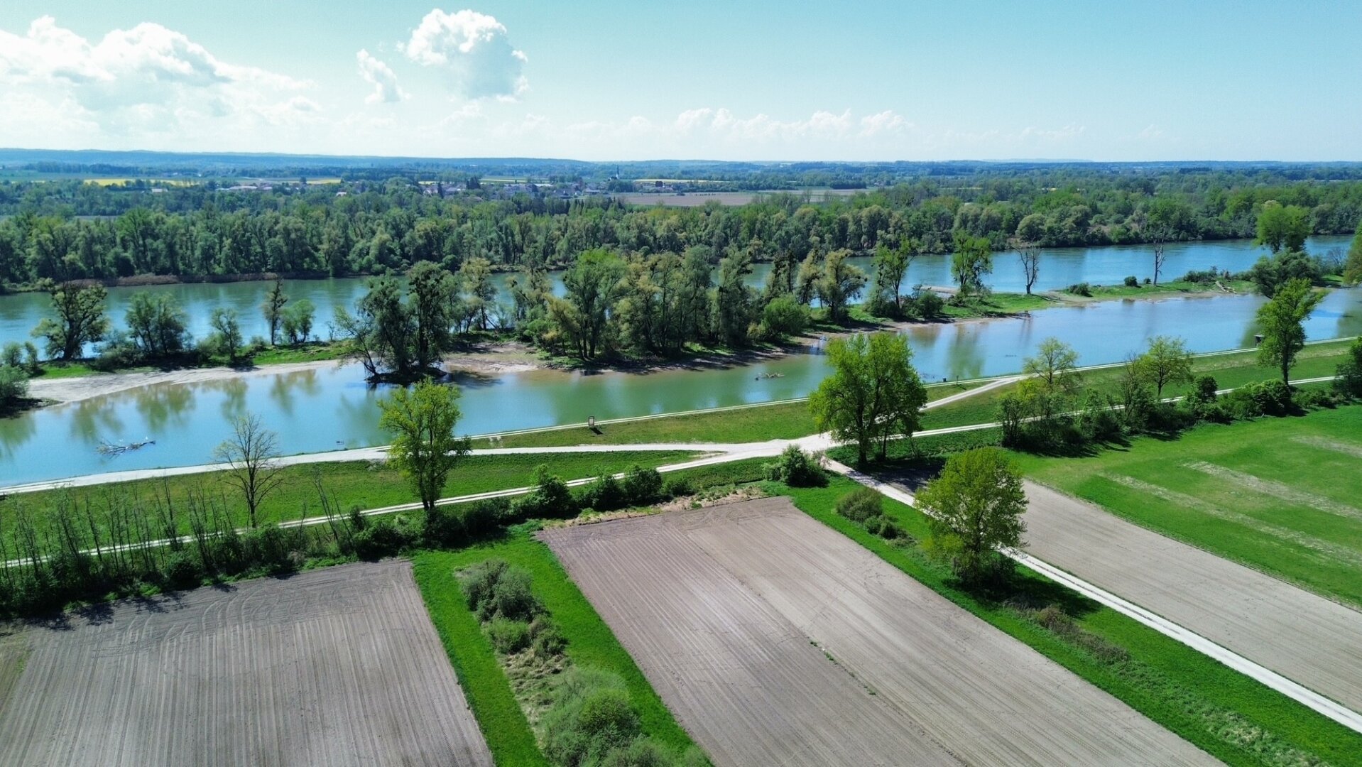 Preisreduktion: Vierseithof mit neuem Haupthaus: 10 Zimmer, 2,3 ha, Pferde-Paradies möglich!