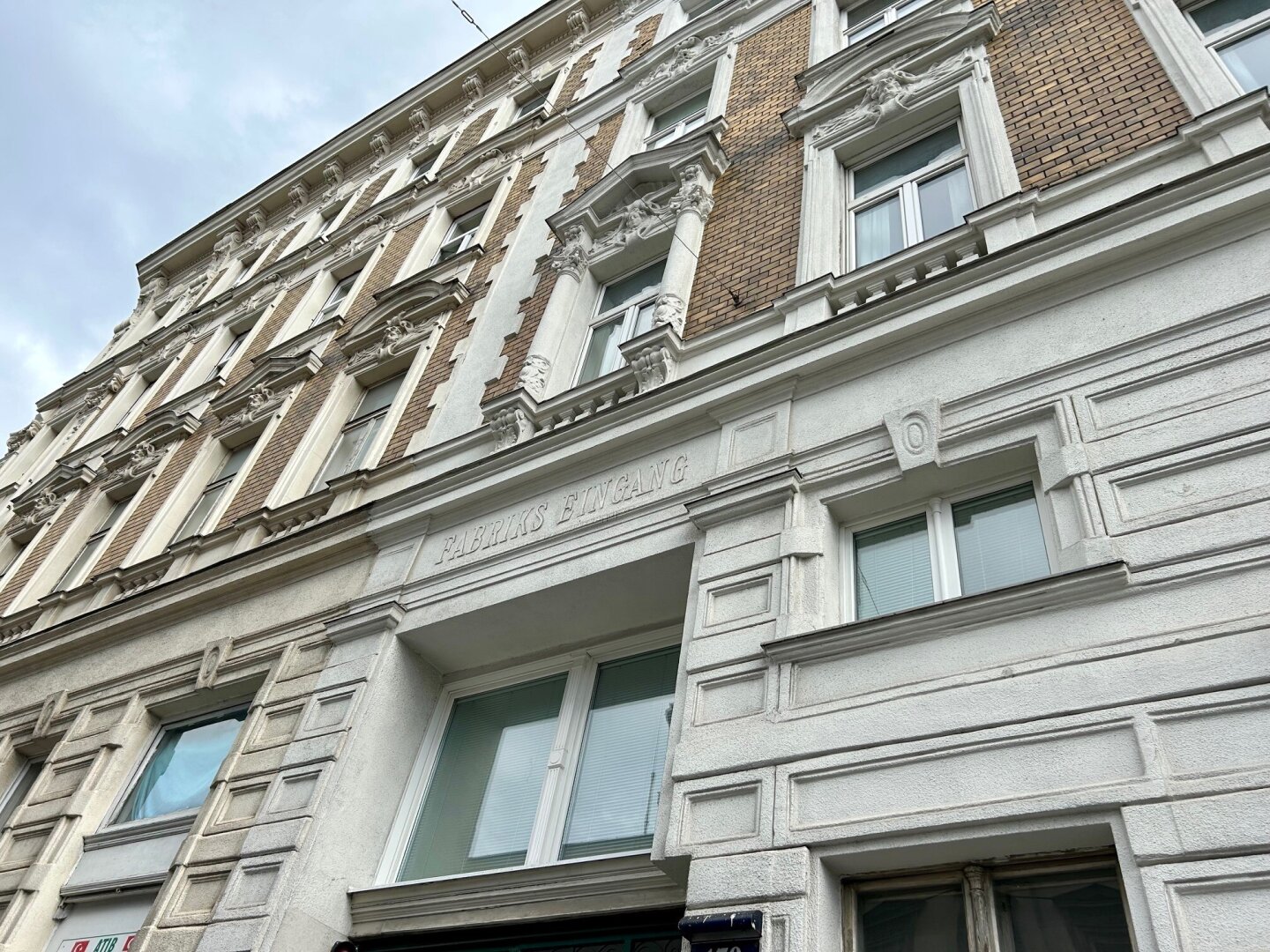 Helle, großzügige Familienwohnung eines stilvoll sanierten Altbauhauses – Ihr neues Zuhause in 1120 Wien!