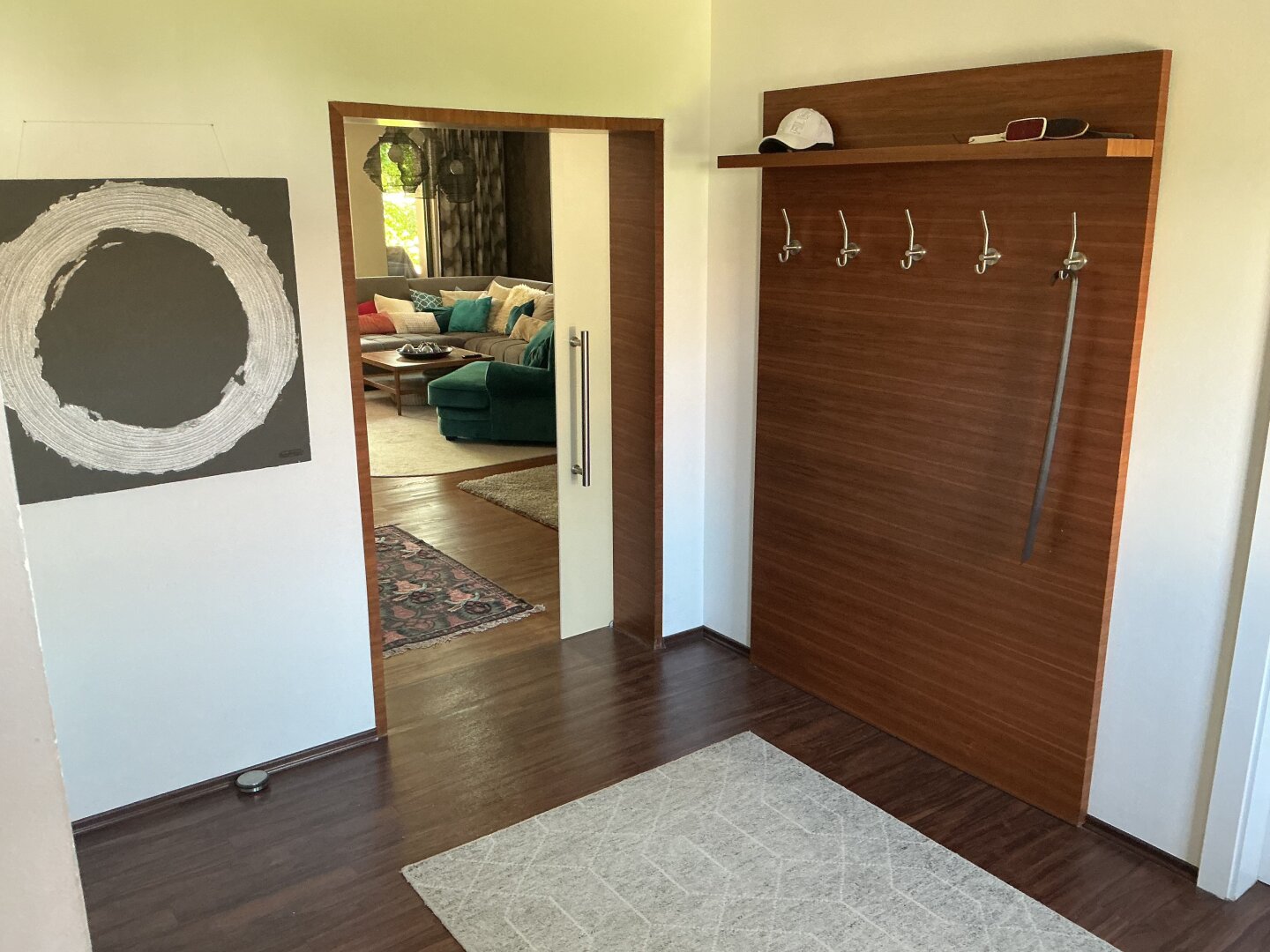 Exklusives Wohnerlebnis: Architektur trifft auf fernöstliche Gelassenheit