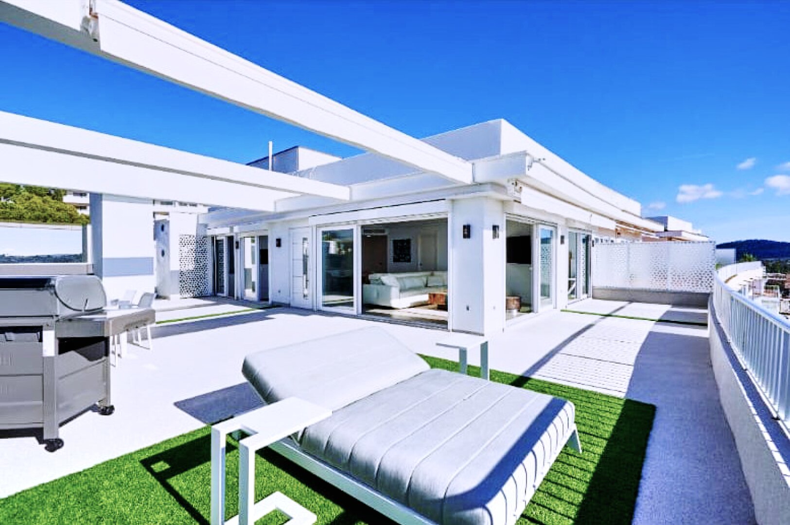 Moderne Villa in außergewöhnlicher Lage mit Meerblick auf die malerische Bucht von Cap Falco in Cala Vinyas