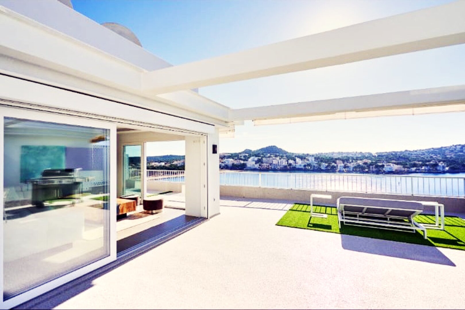 Moderne Villa in außergewöhnlicher Lage mit Meerblick auf die malerische Bucht von Cap Falco in Cala Vinyas