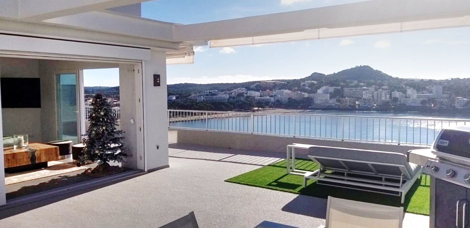 Moderne Villa in außergewöhnlicher Lage mit Meerblick auf die malerische Bucht von Cap Falco in Cala Vinyas