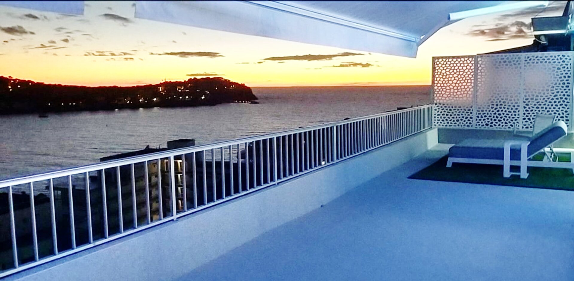 Moderne Villa in außergewöhnlicher Lage mit Meerblick auf die malerische Bucht von Cap Falco in Cala Vinyas