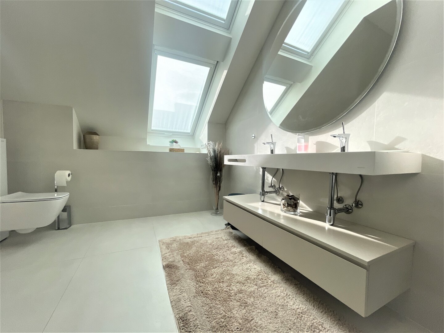 Zauberhafte Dachgeschoßwohnung mit Dachterrasse nahe des Börseplatzes