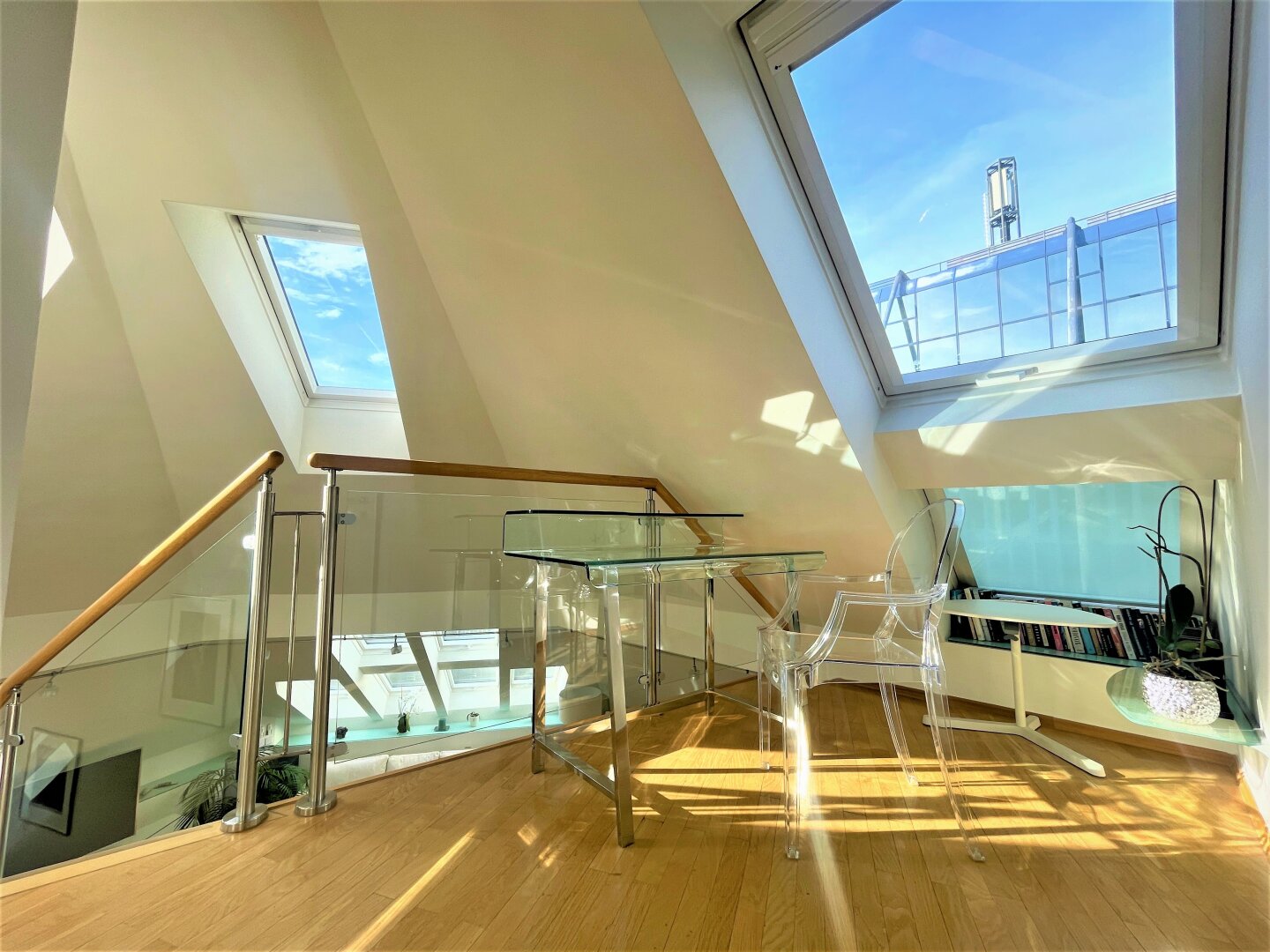 Zauberhafte Dachgeschoßwohnung mit Dachterrasse nahe des Börseplatzes