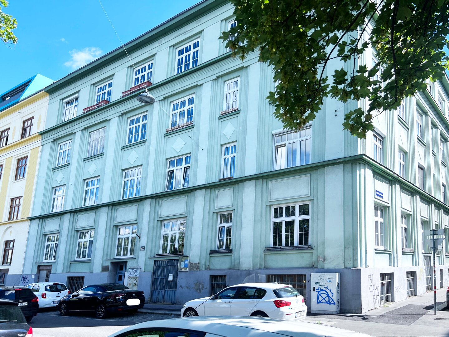 Charaktervoller Altbau im Herzen der Stadt – zeitloses Ambiente verbindet sich mit urbaner Lebensqualität.