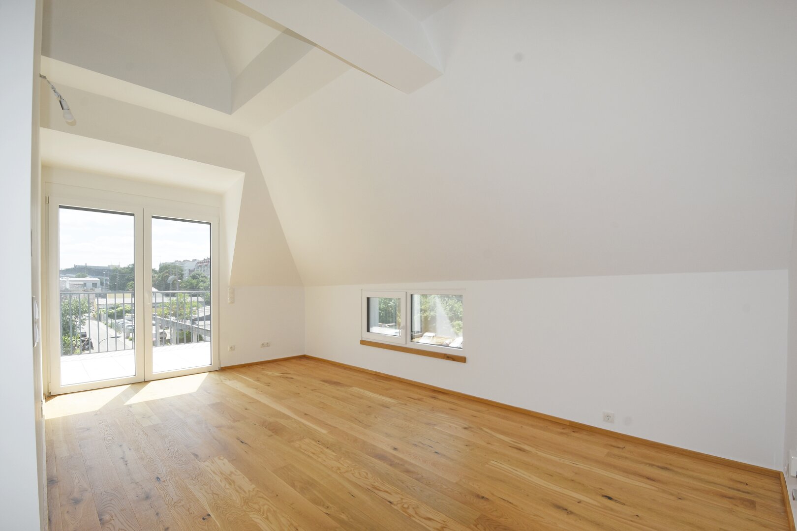 Wunderschöne Dachgeschosswohnung mit Eigengarten