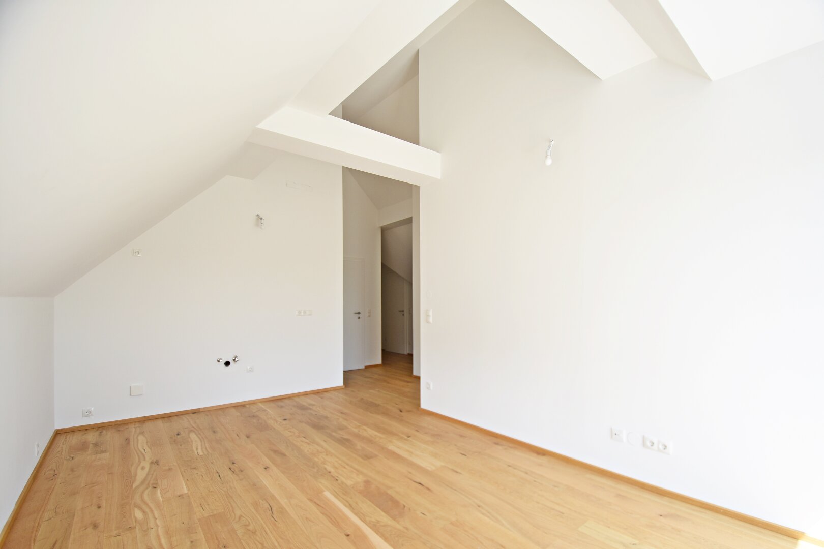 Wunderschöne Dachgeschosswohnung mit Eigengarten