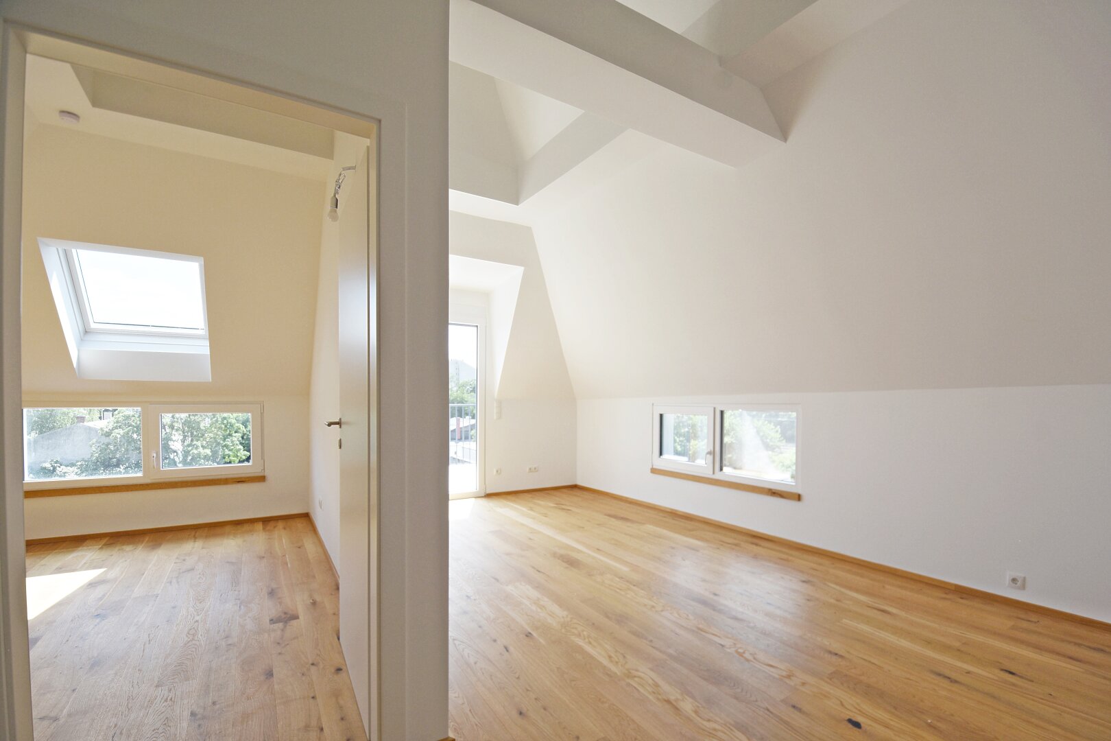 Wunderschöne Dachgeschosswohnung mit Eigengarten