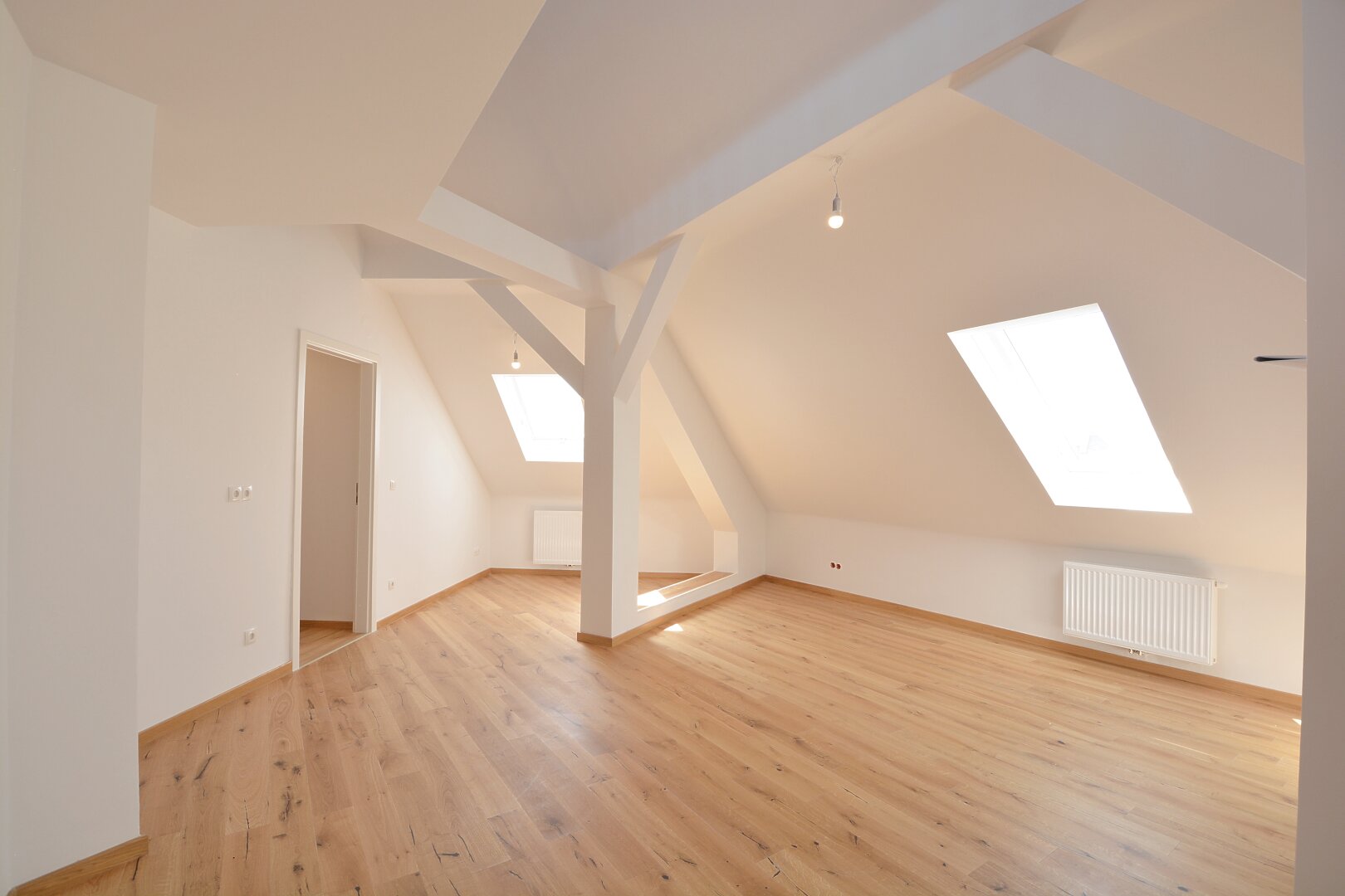 Lichtdurchflutete Dachgeschoßwohnung in Top-Lage von Wien