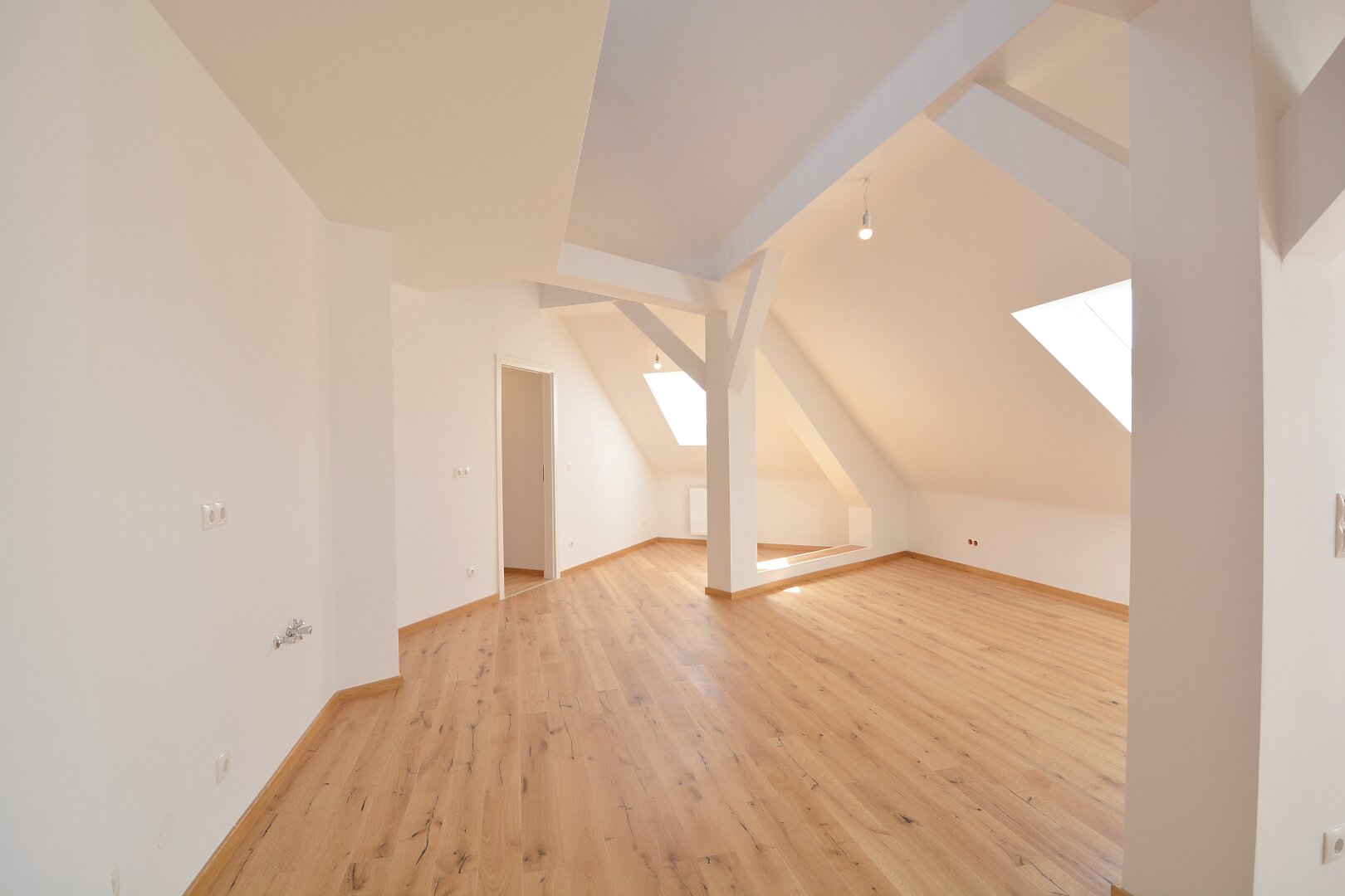 Lichtdurchflutete Dachgeschoßwohnung in Top-Lage von Wien