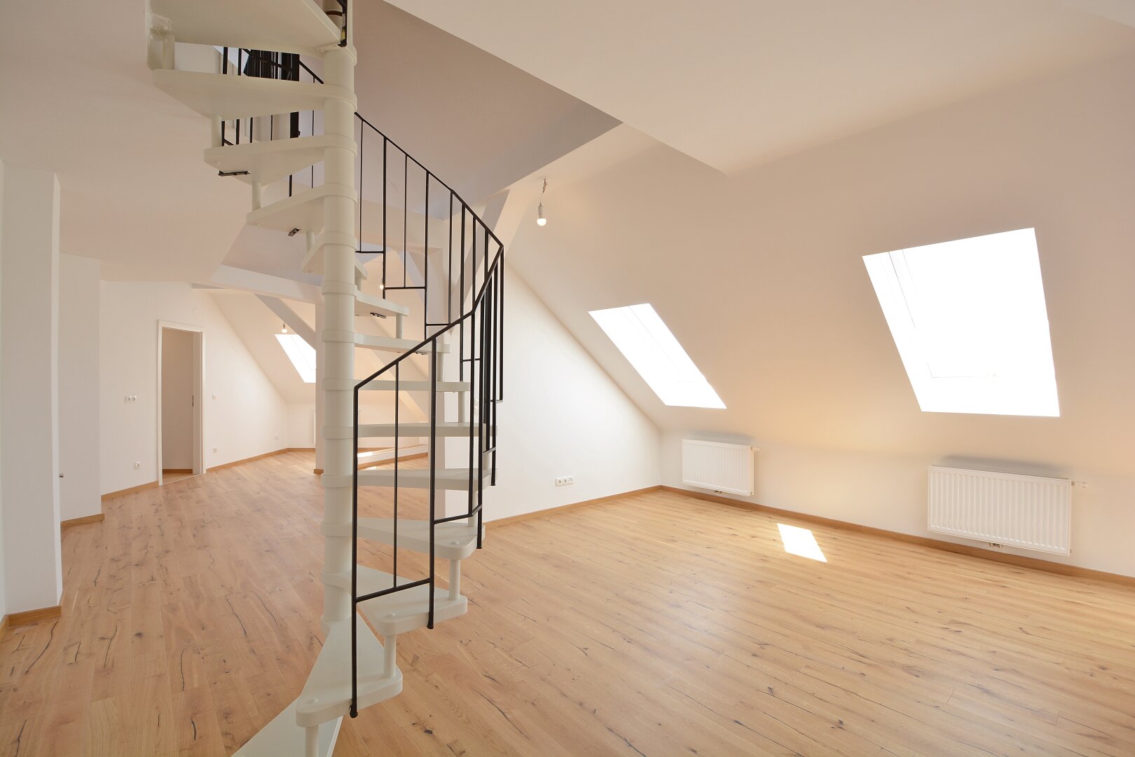 Lichtdurchflutete Dachgeschoßwohnung in Top-Lage von Wien