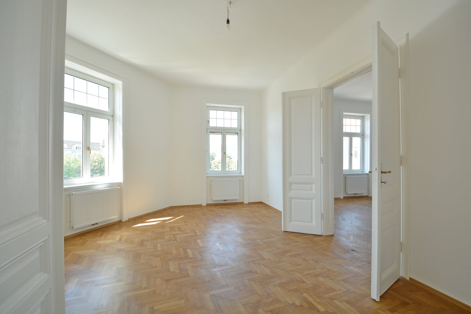 Gepflegtes Wohnen mit viel Platz - 4 Zimmer Etagenwohnung mit Loggia in zentraler Lage