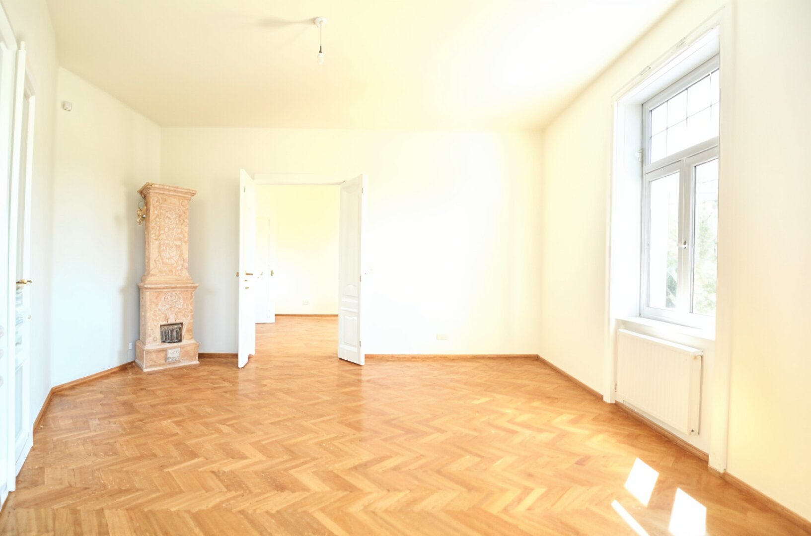 Gepflegtes Wohnen mit viel Platz - 4 Zimmer Etagenwohnung mit Loggia in zentraler Lage