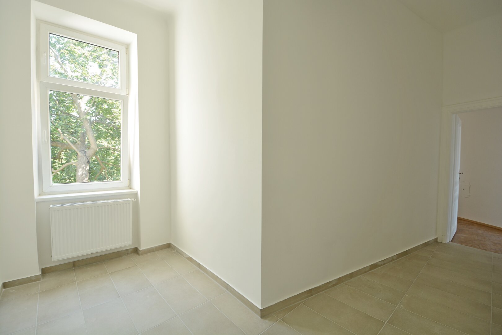 Gepflegtes Wohnen mit viel Platz - 4 Zimmer Etagenwohnung mit Loggia in zentraler Lage
