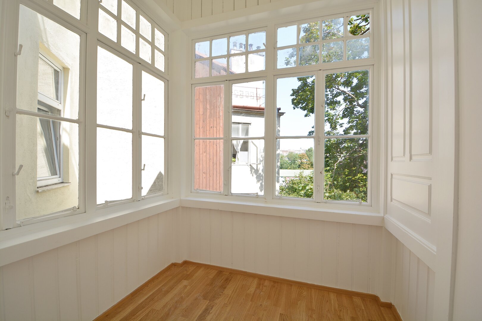 Gepflegtes Wohnen mit viel Platz - 4 Zimmer Etagenwohnung mit Loggia in zentraler Lage