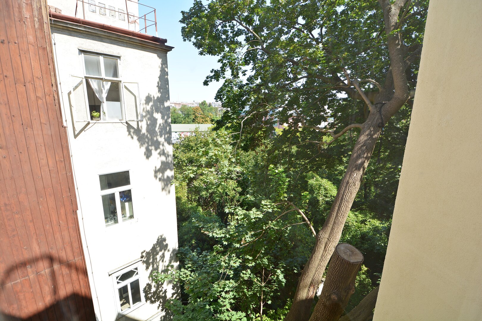 Gepflegtes Wohnen mit viel Platz - 4 Zimmer Etagenwohnung mit Loggia in zentraler Lage