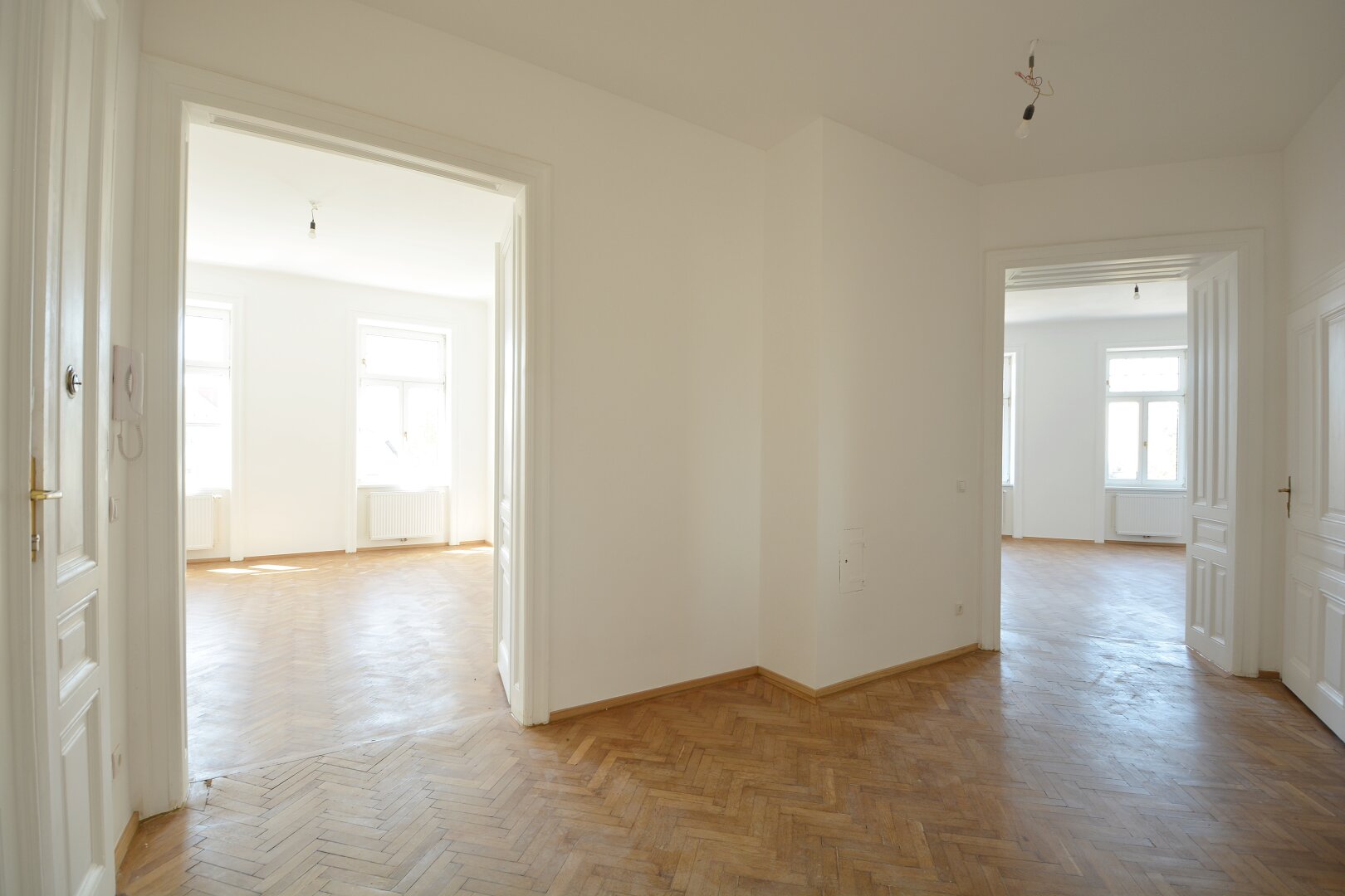 Gepflegtes Wohnen mit viel Platz - 4 Zimmer Etagenwohnung mit Loggia in zentraler Lage