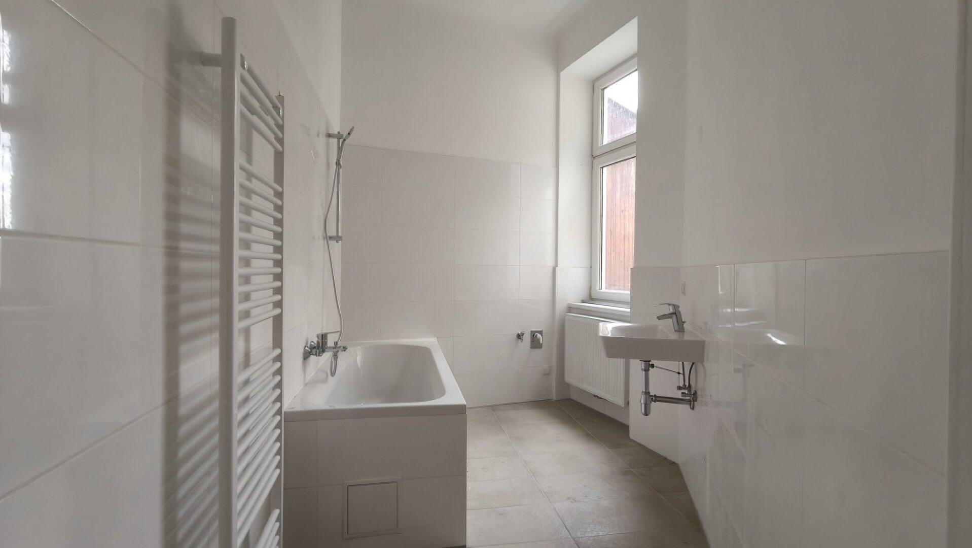 Gepflegtes Wohnen mit viel Platz - 4 Zimmer Etagenwohnung mit Loggia in zentraler Lage