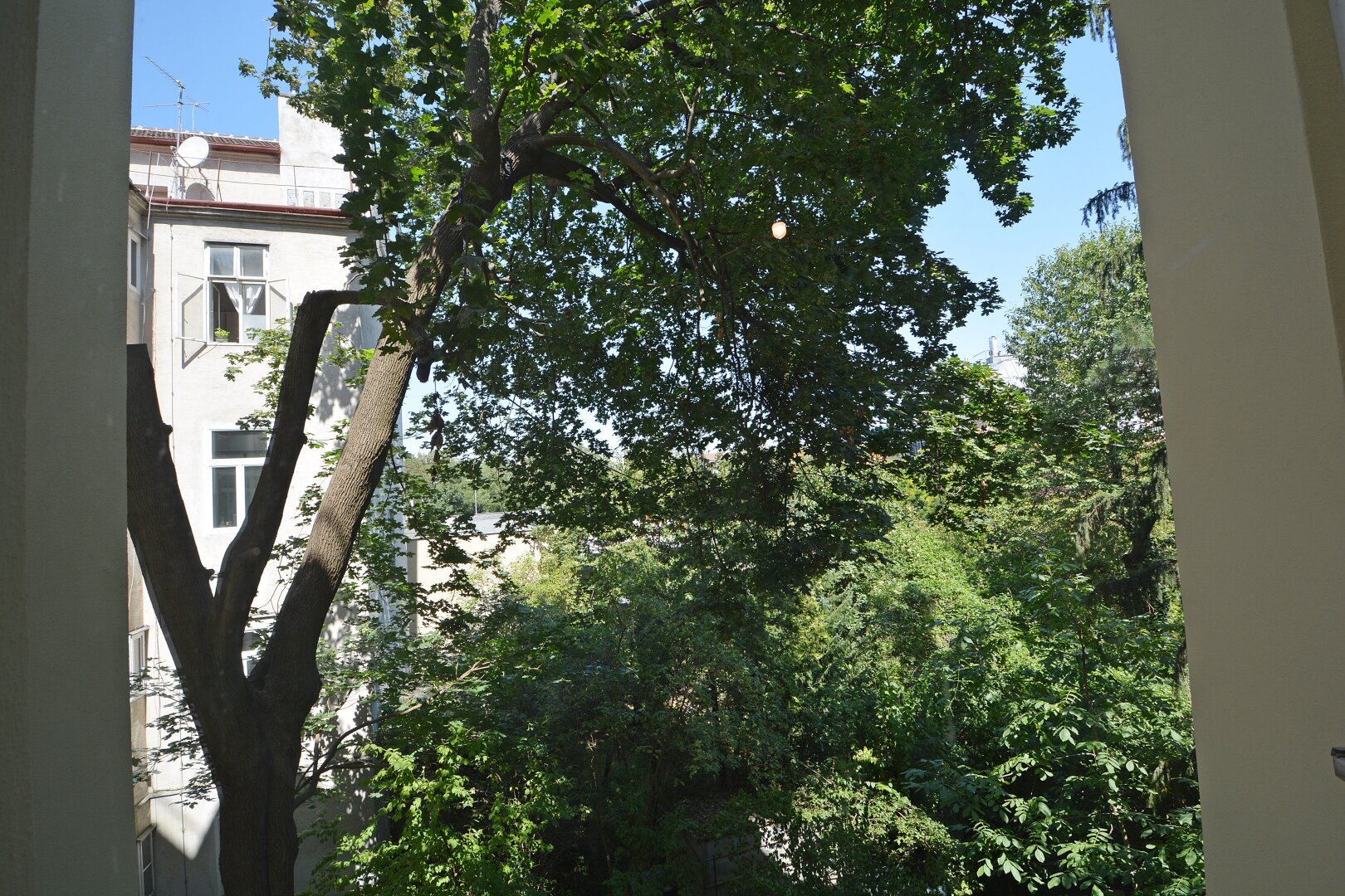 Sanierungsbedürftige, großzügige 4-Zimmer-Wohnung mit Loggia