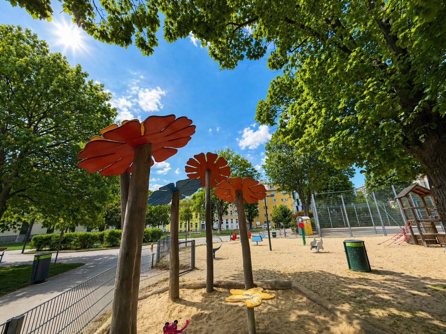 NEU | Exklusive Preisaktion bis 30.06 | Traumhafter Parkblick | Bestlage zwischen Schlingermarkt und SCN