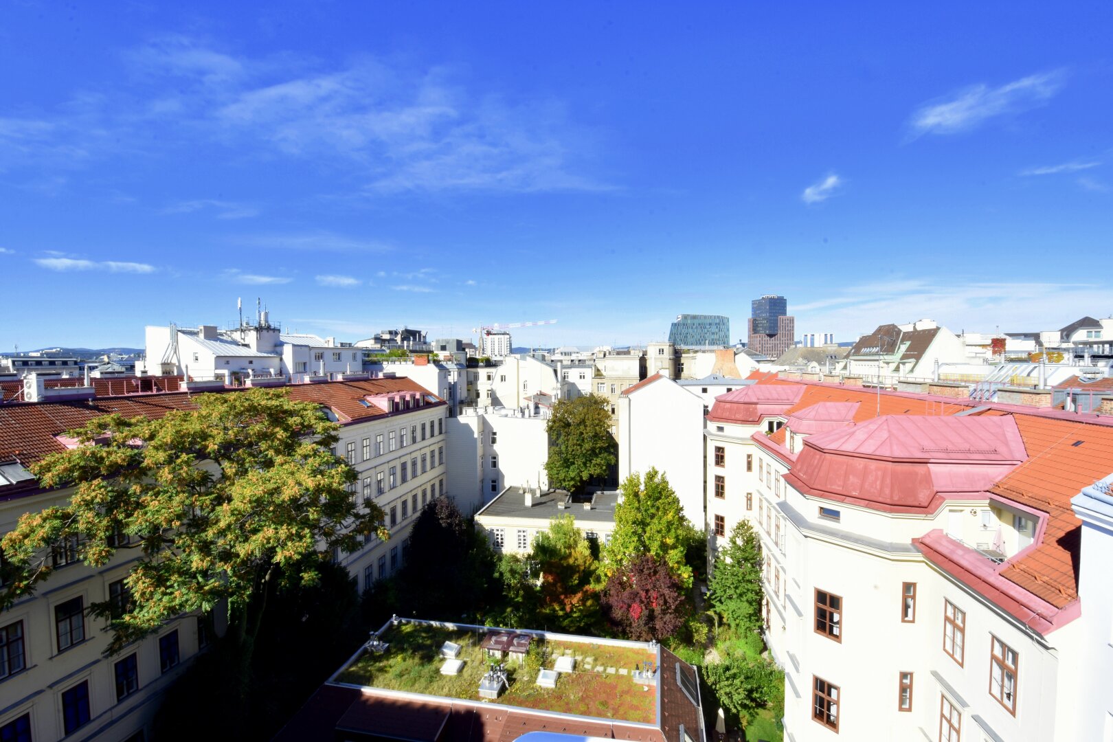 ROCHUSMARKT / U3  - UNBEFRISTETE DACHGESCHOSSWOHNUNG MIT TERRASSE UND FERNBLICK