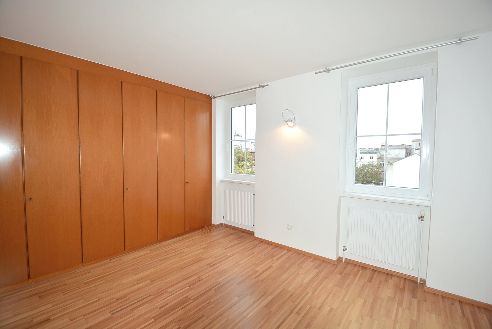 ROCHUSMARKT / U3  - UNBEFRISTETE DACHGESCHOSSWOHNUNG MIT TERRASSE UND FERNBLICK