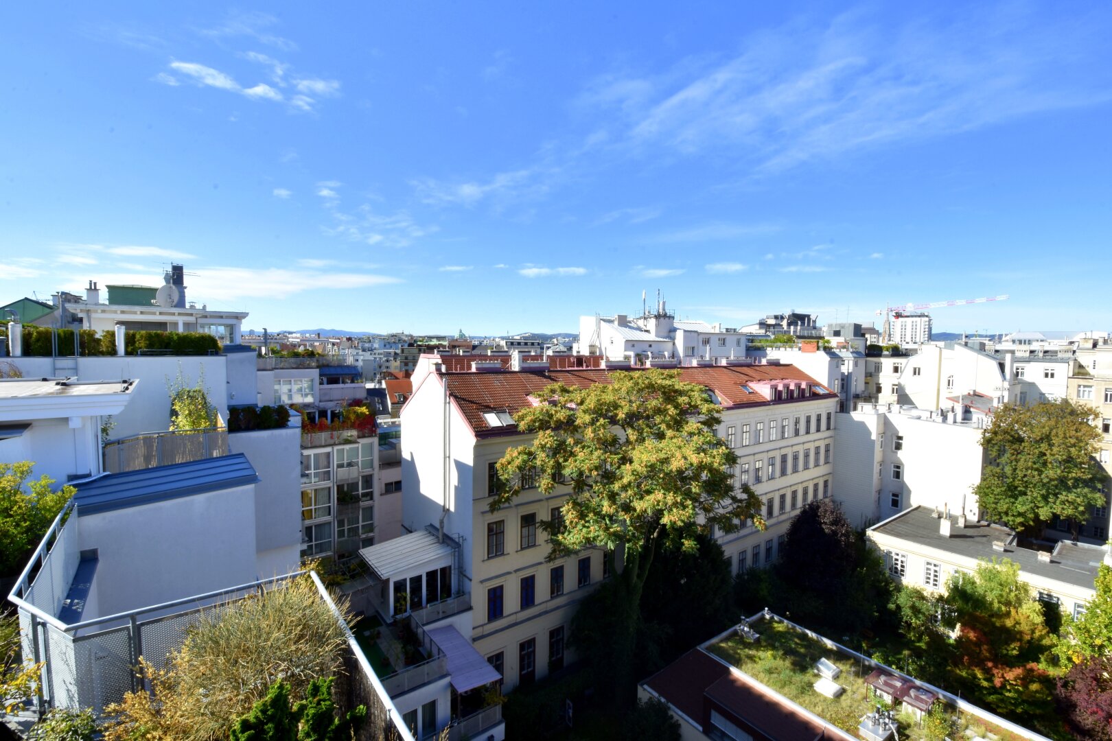ROCHUSMARKT / U3  - UNBEFRISTETE DACHGESCHOSSWOHNUNG MIT TERRASSE UND FERNBLICK