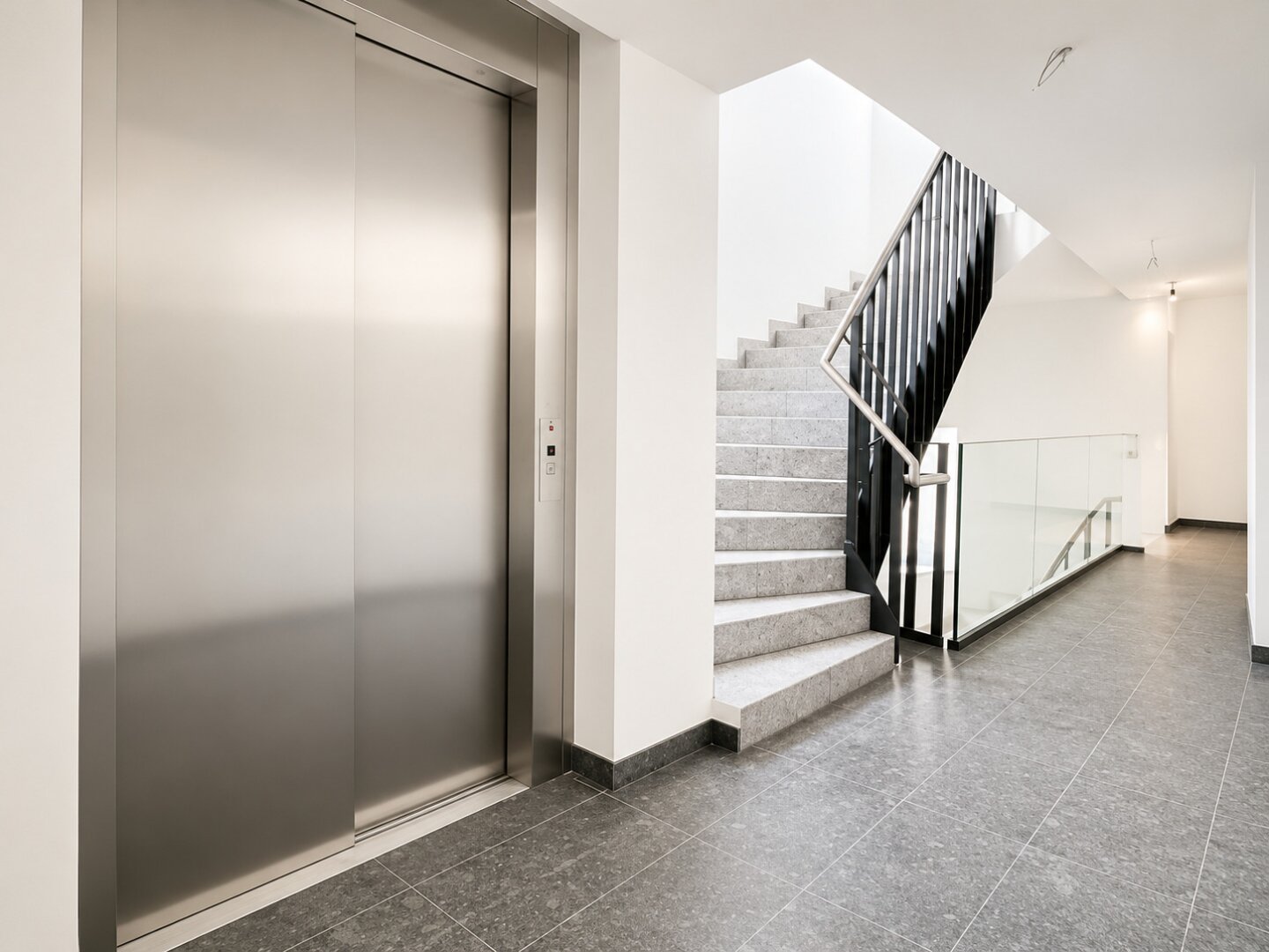2-Zimmer Dachgeschosswohnung nahe U4 Pilgramgasse! Stilvoller Erstbezug mit perfekter Raumaufteilung im Herzen des 5. Bezirks