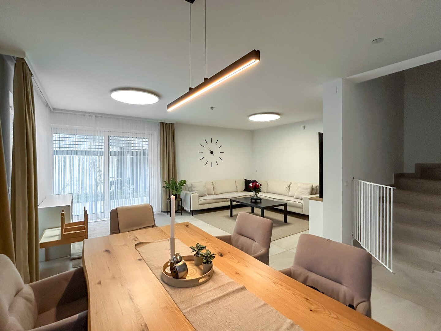 Moderne Doppelhaushälfte mit Terrasse, Pool , Garten & hochwertiger Ausstattung - Exklusives Wohnen in Gerasdorf !