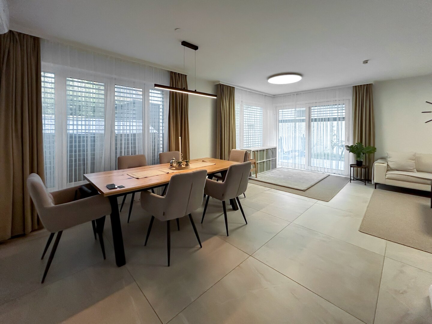 Moderne Doppelhaushälfte mit Terrasse, Pool , Garten & hochwertiger Ausstattung - Exklusives Wohnen in Gerasdorf !