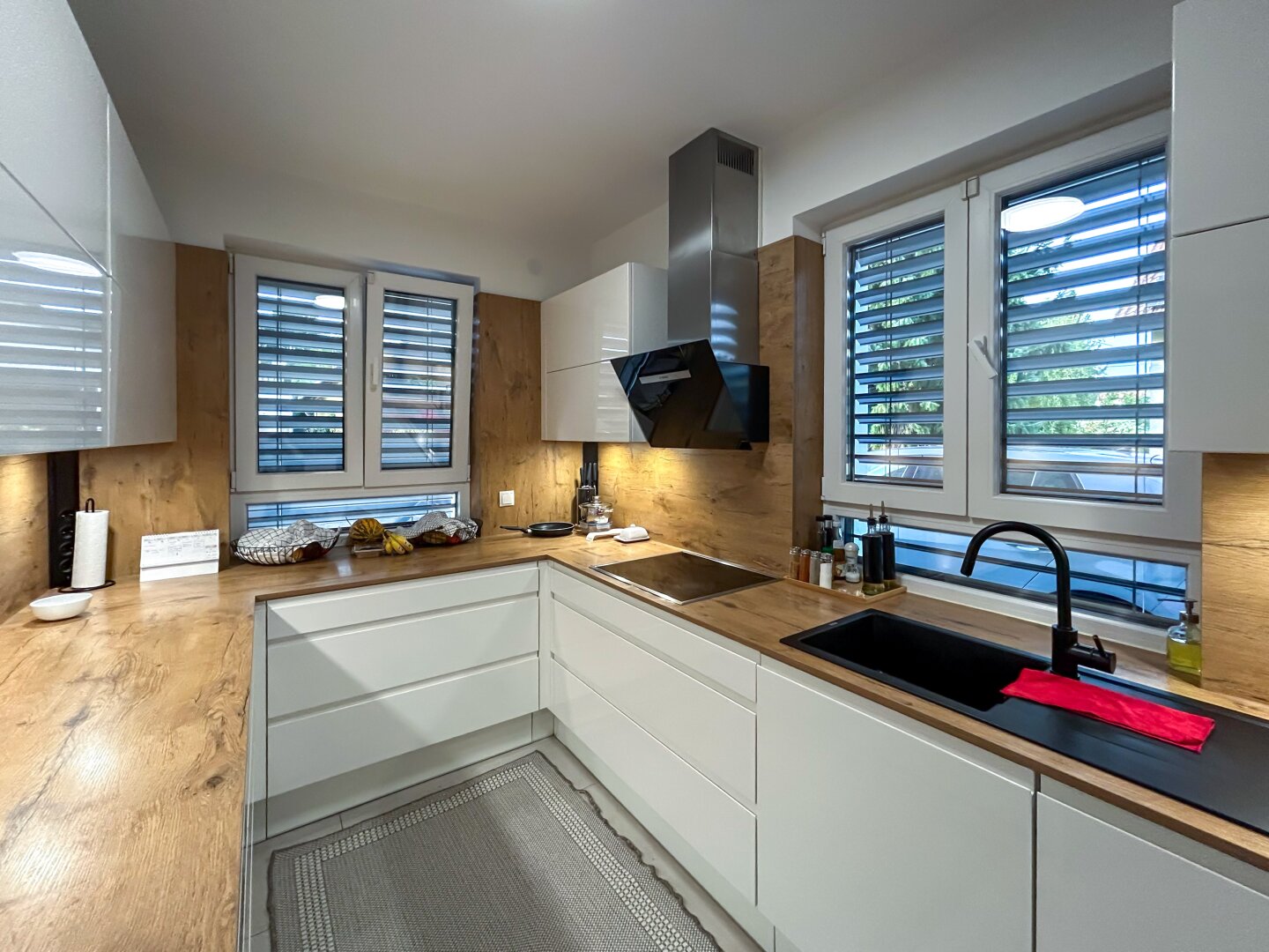 Moderne Doppelhaushälfte mit Terrasse, Pool , Garten & hochwertiger Ausstattung - Exklusives Wohnen in Gerasdorf !