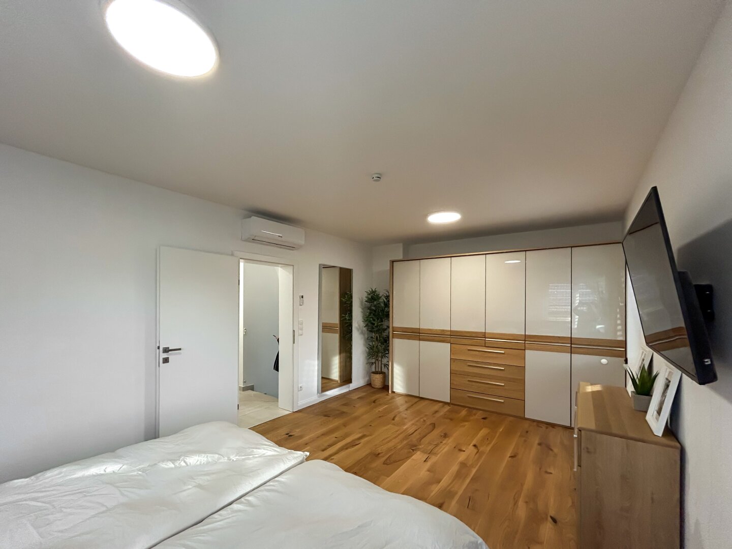 Moderne Doppelhaushälfte mit Terrasse, Pool , Garten & hochwertiger Ausstattung - Exklusives Wohnen in Gerasdorf !