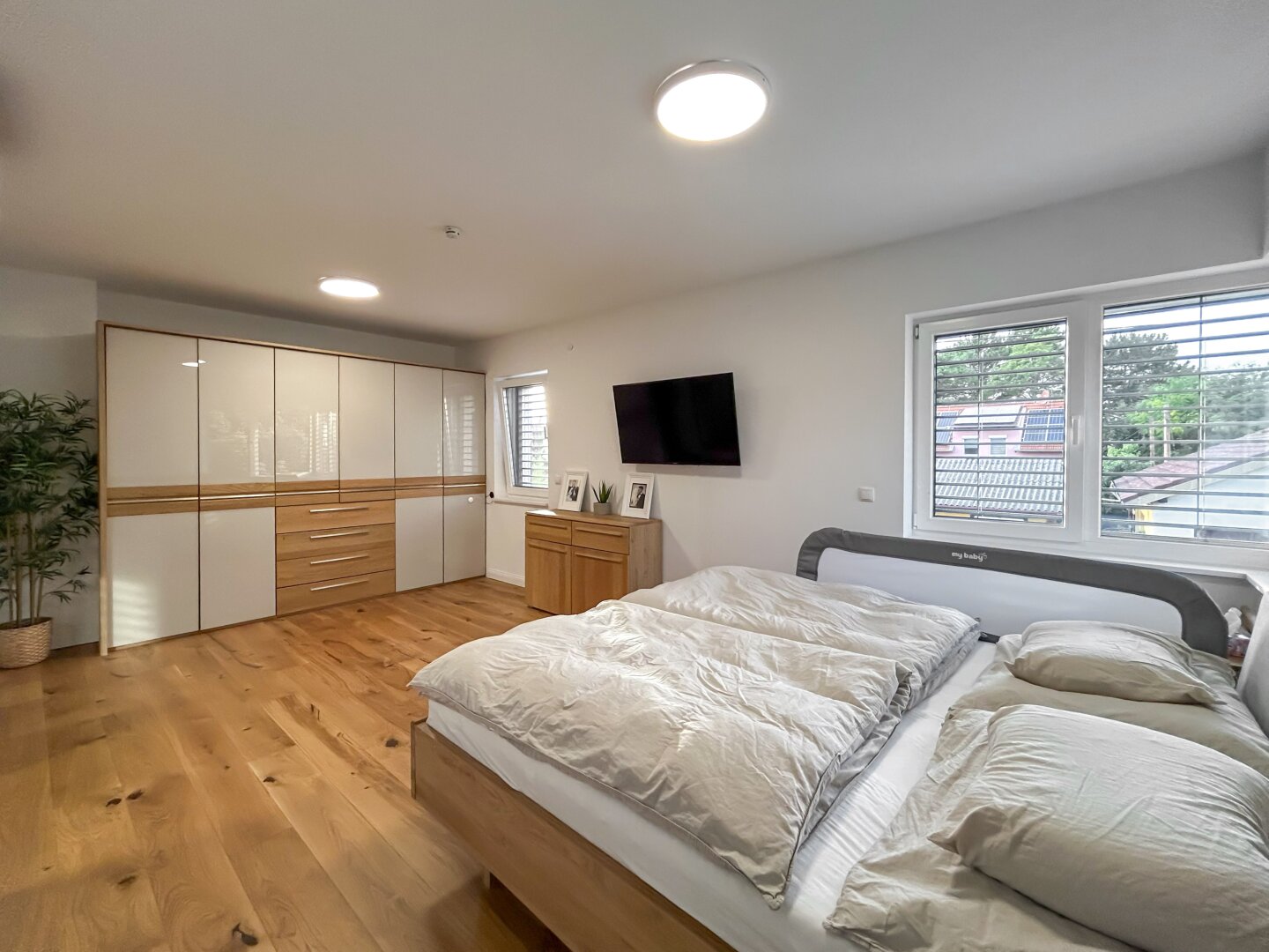 Moderne Doppelhaushälfte mit Terrasse, Pool , Garten & hochwertiger Ausstattung - Exklusives Wohnen in Gerasdorf !