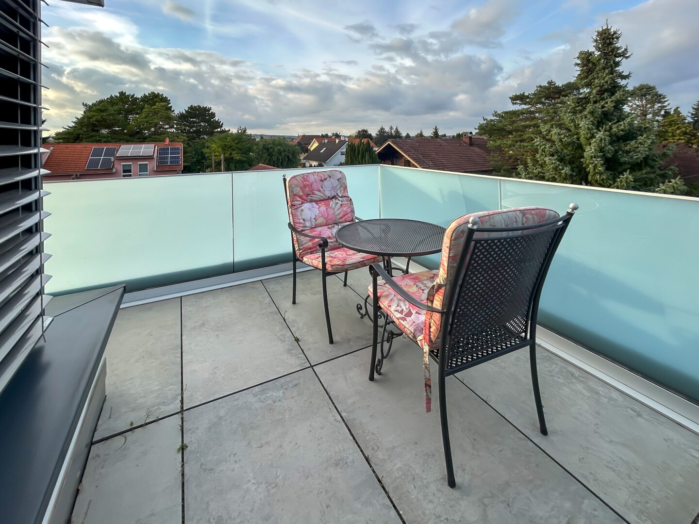 Moderne Doppelhaushälfte mit Terrasse, Pool , Garten & hochwertiger Ausstattung - Exklusives Wohnen in Gerasdorf !