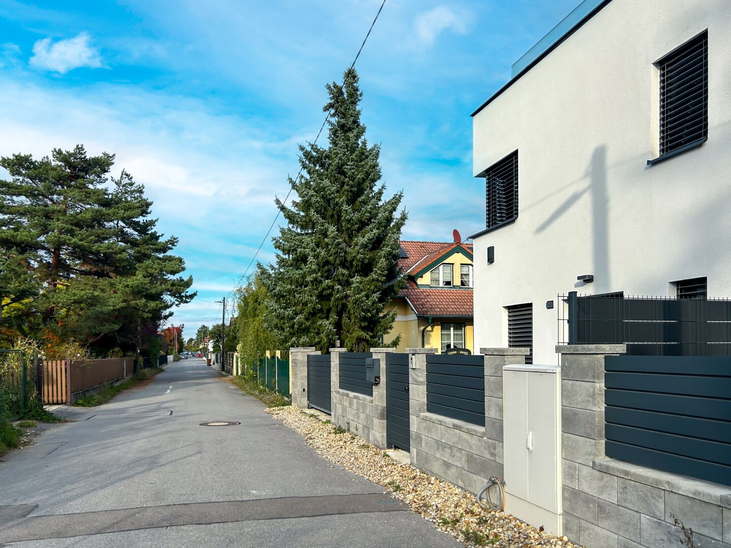 Moderne Doppelhaushälfte mit Terrasse, Pool , Garten & hochwertiger Ausstattung - Exklusives Wohnen in Gerasdorf !