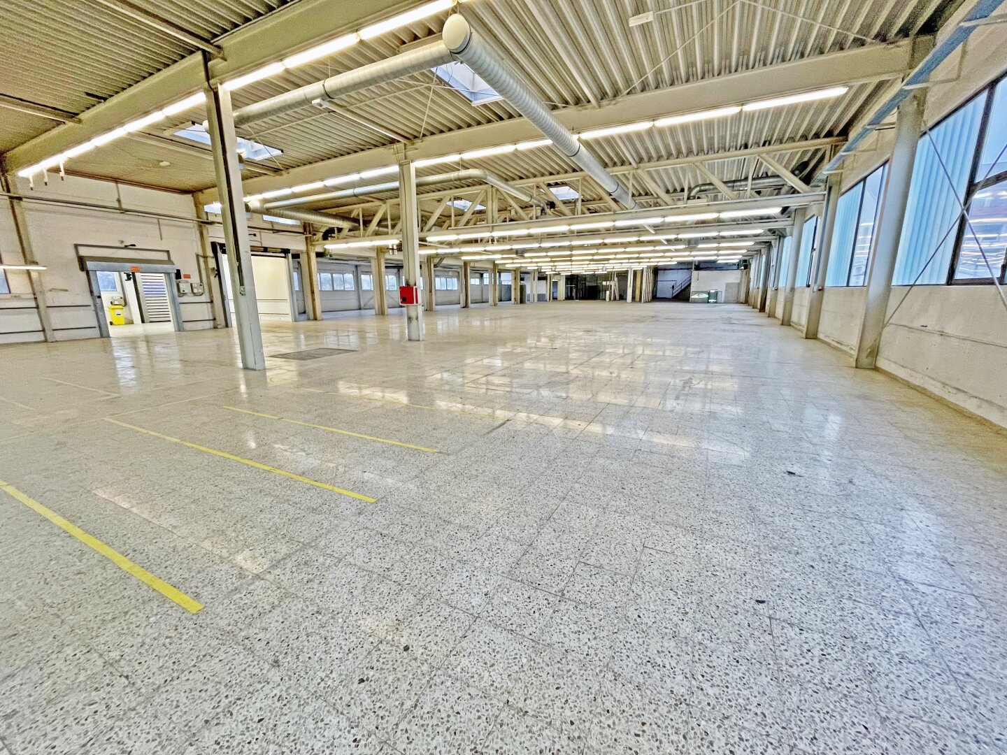 KAUF!  3000 m² - 3500m² !! Halle - Produktion- Lagerfläche plus 600m² Bürofläche  in Kramsach