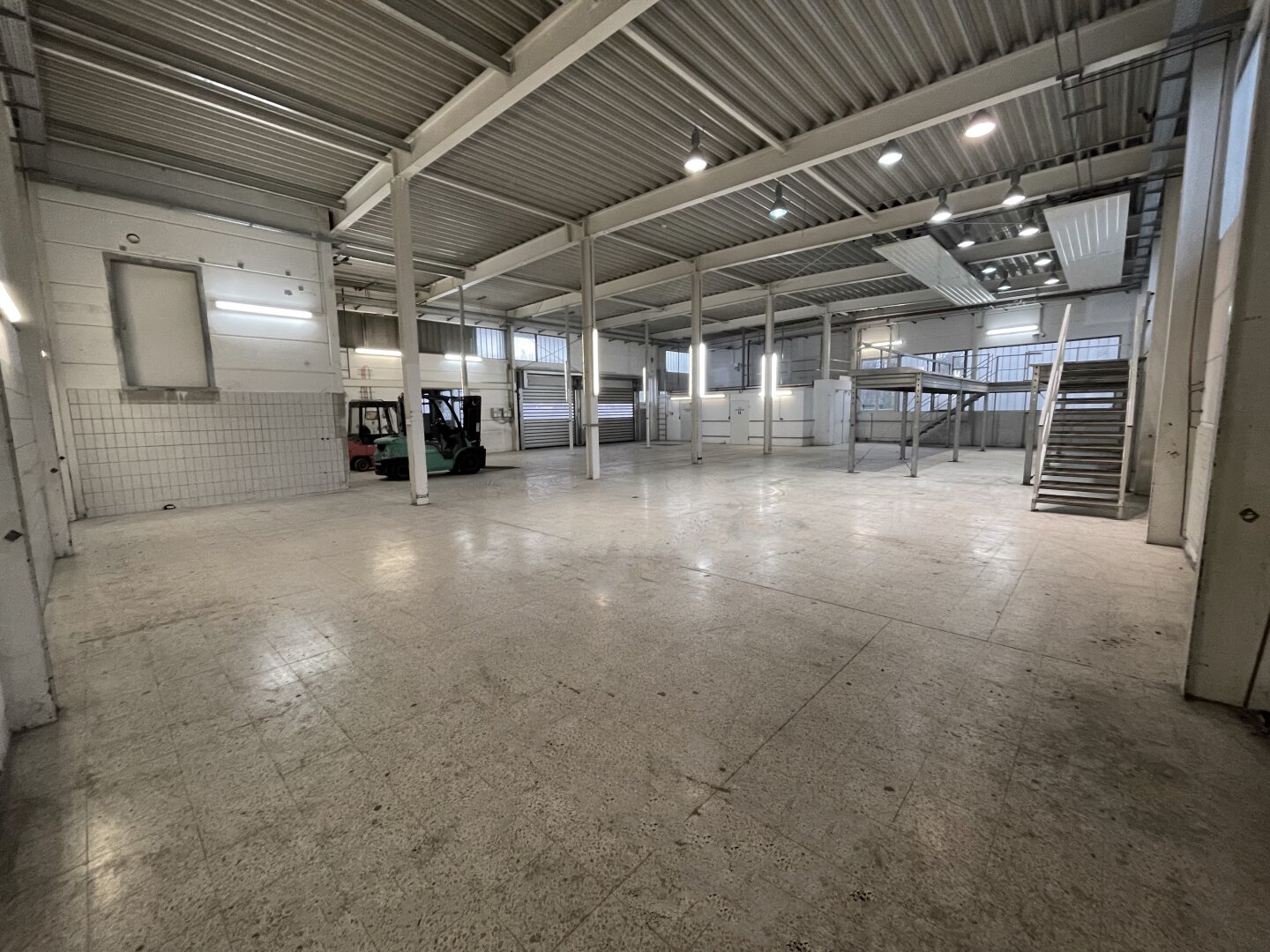 KAUF!  3000 m² - 3500m² !! Halle - Produktion- Lagerfläche plus 600m² Bürofläche  in Kramsach