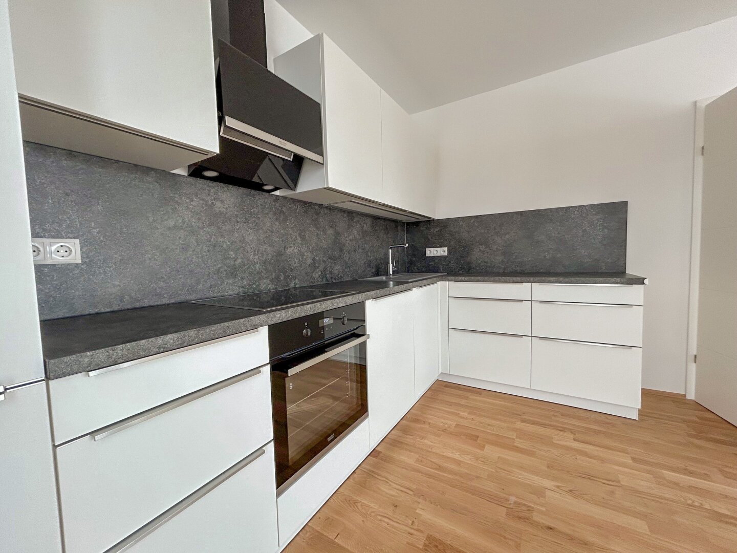 NEUWERTIGE 2-Zimmer Wohnung in LIEBOCH!
