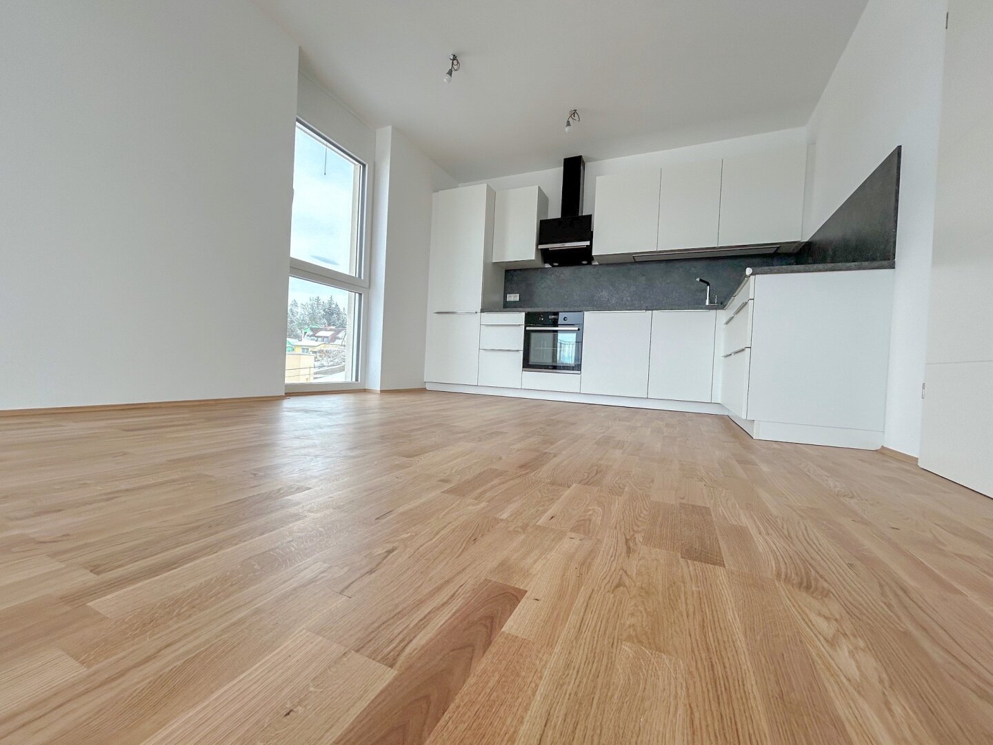 NEUWERTIGE 2-Zimmer Wohnung in LIEBOCH!