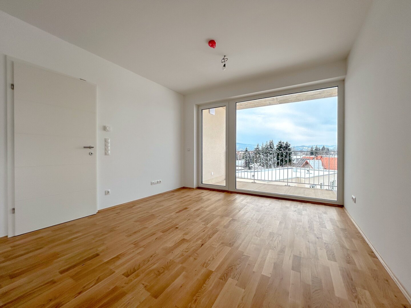 NEUWERTIGE 2-Zimmer Wohnung in LIEBOCH!