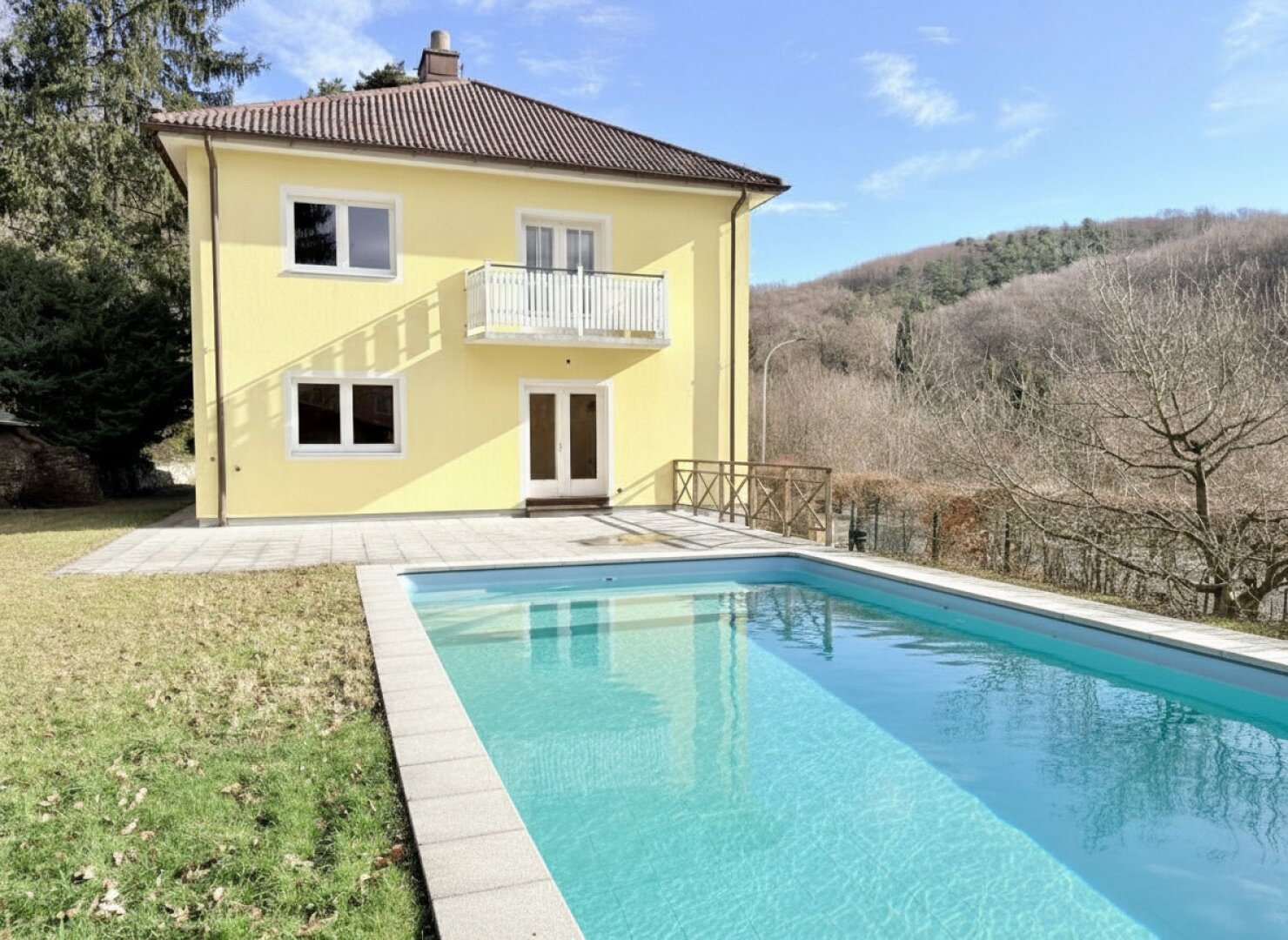 Poolfoto witterungsbedingt mit KI-generiert