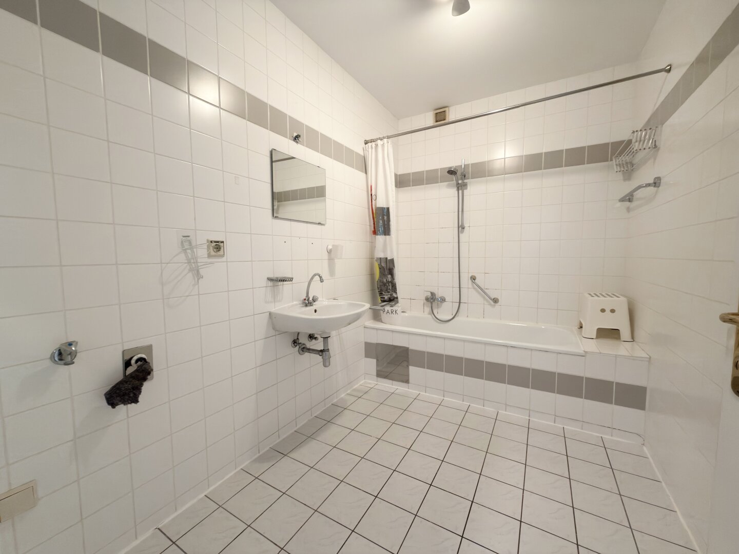 Badezimmer mit WM-Anschluss