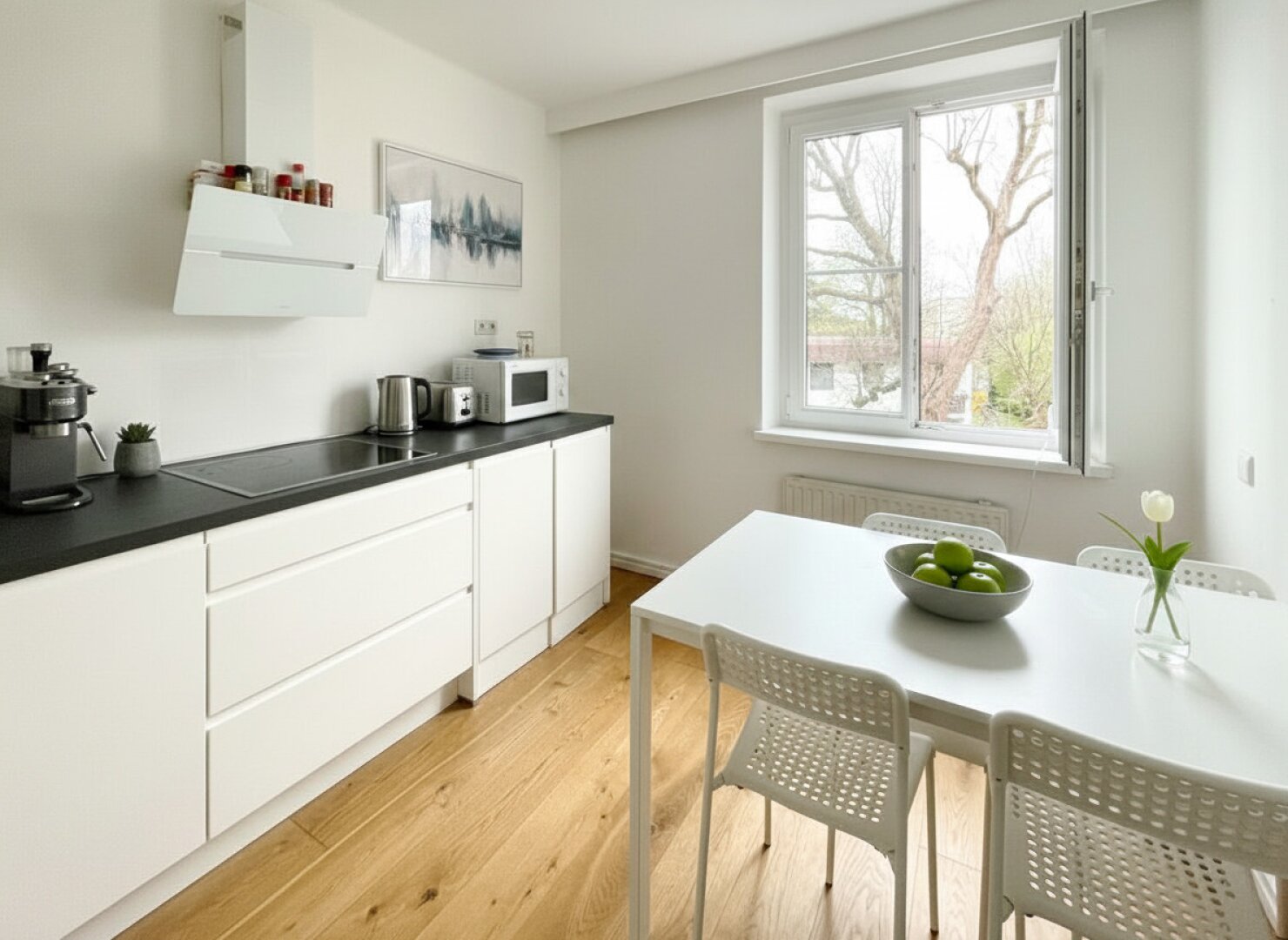 Küche samt Einbauküche inkl. Geräten und Waschmaschinen-Anschluss