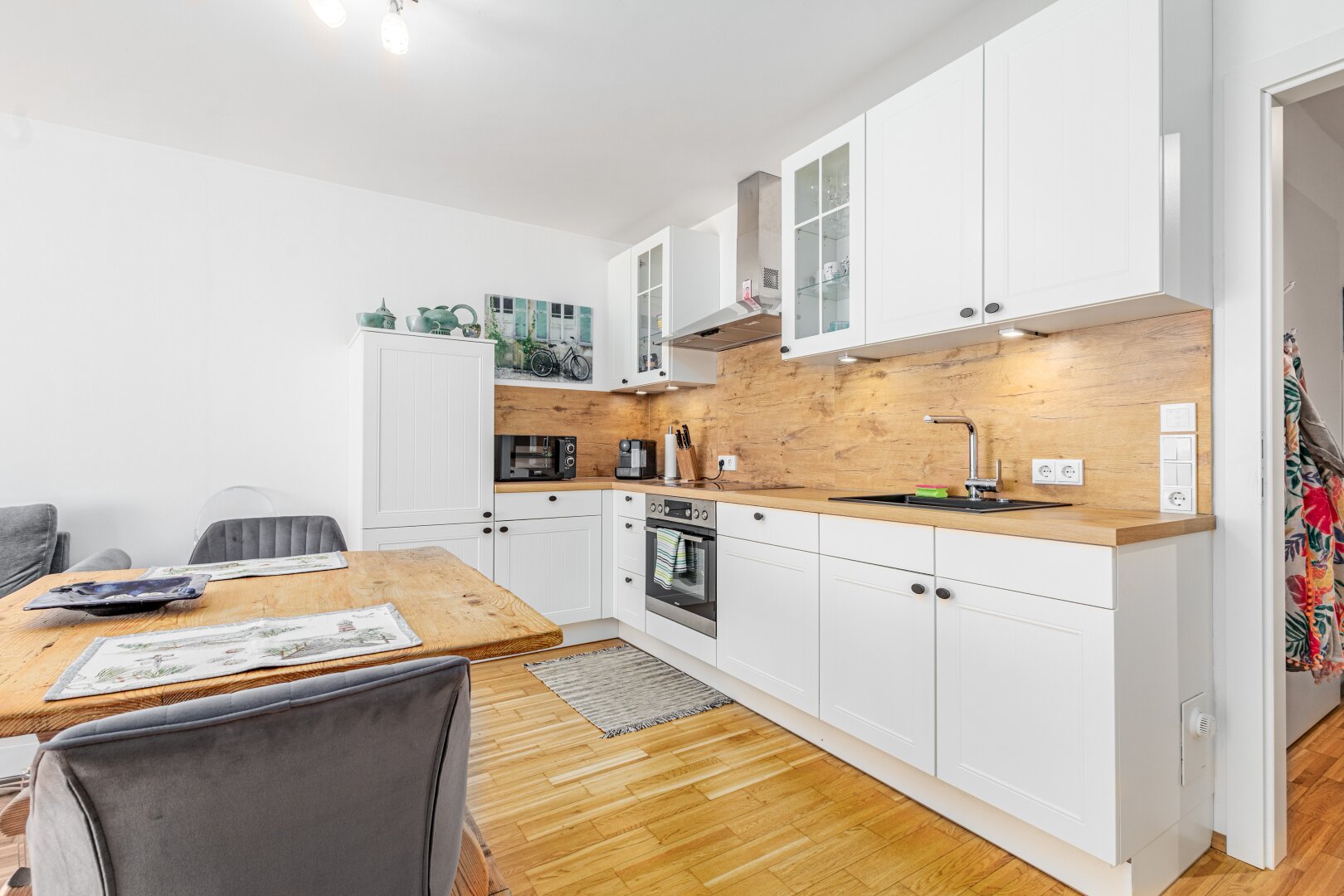 RUHE. SONNE. WALLERSEE. 2-Zimmer-Wohnung mit sonnigem Balkon und Tiefgarage