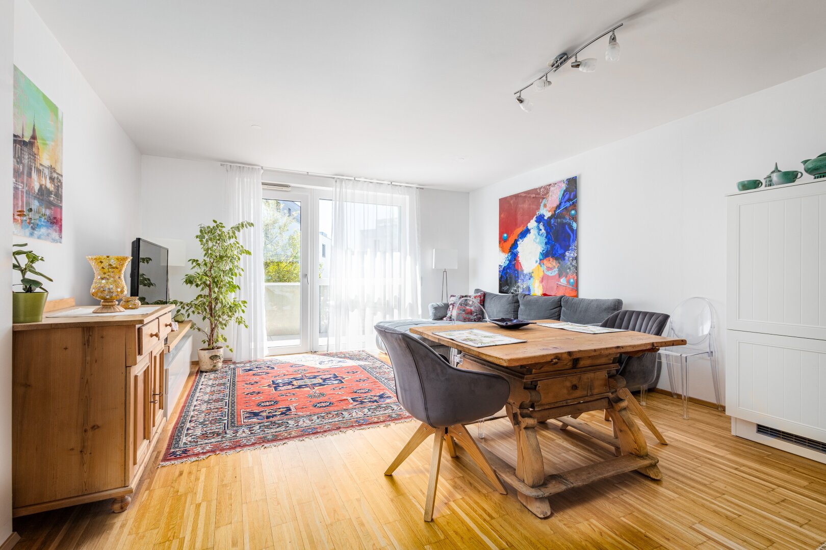 RUHE. SONNE. WALLERSEE. 2-Zimmer-Wohnung mit sonnigem Balkon und Tiefgarage