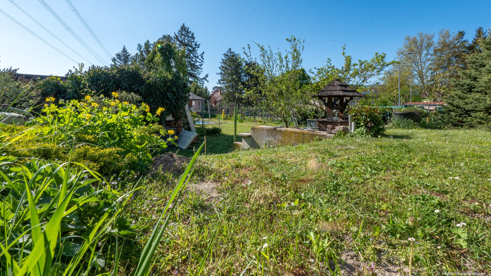 LANGENZERSDORF: Sanierungsbedürftiges Kleingartenhaus mit Pool auf herrlichem Eigengrund nahe Naturbadeteich Seeschlacht in Langenzersdorf – Ganzjähriges Wohnen & Grundstück mit Teilungsoption