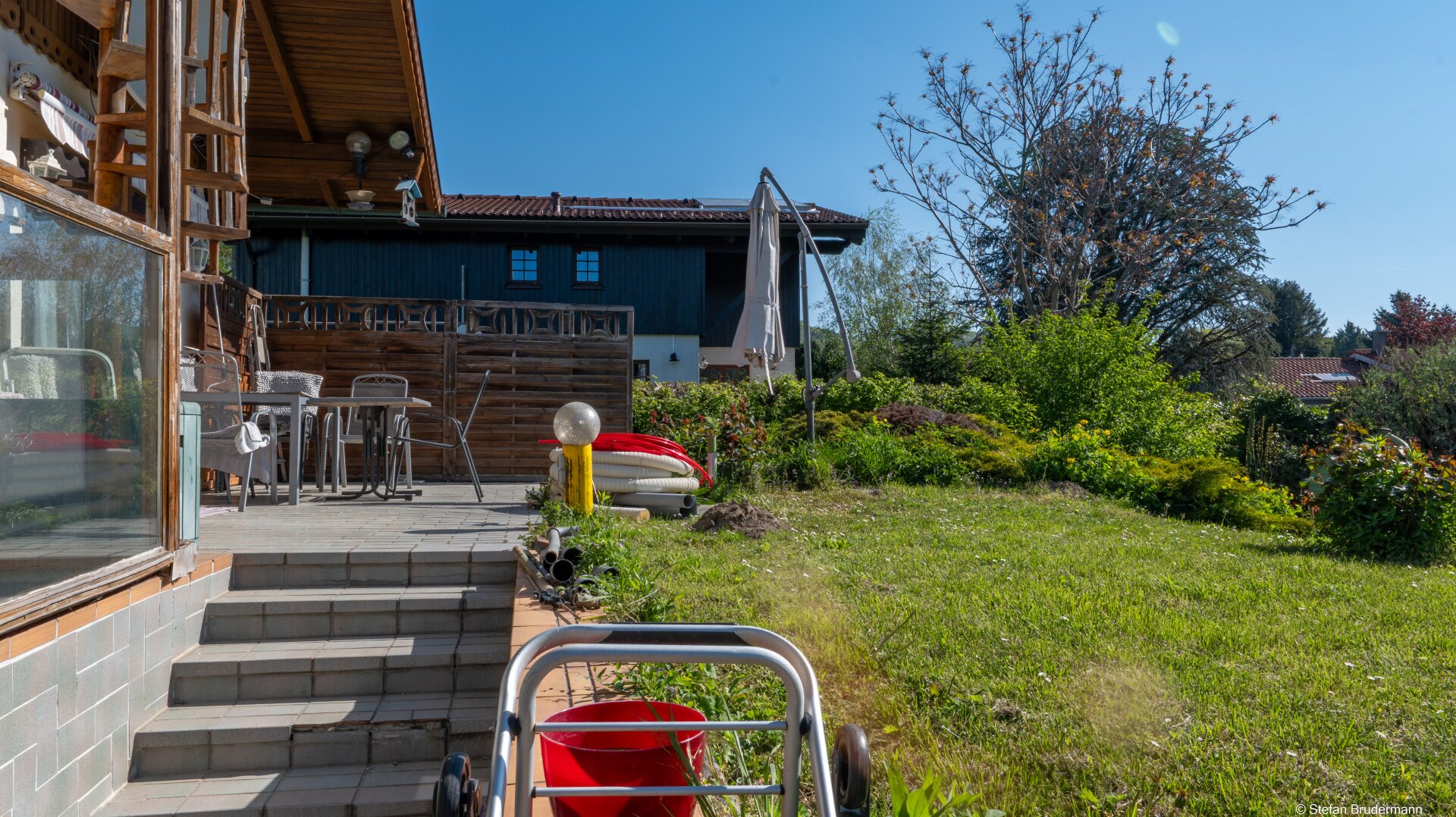 LANGENZERSDORF: Sanierungsbedürftiges Kleingartenhaus mit Pool auf herrlichem Eigengrund nahe Naturbadeteich Seeschlacht in Langenzersdorf – Ganzjähriges Wohnen & Grundstück mit Teilungsoption