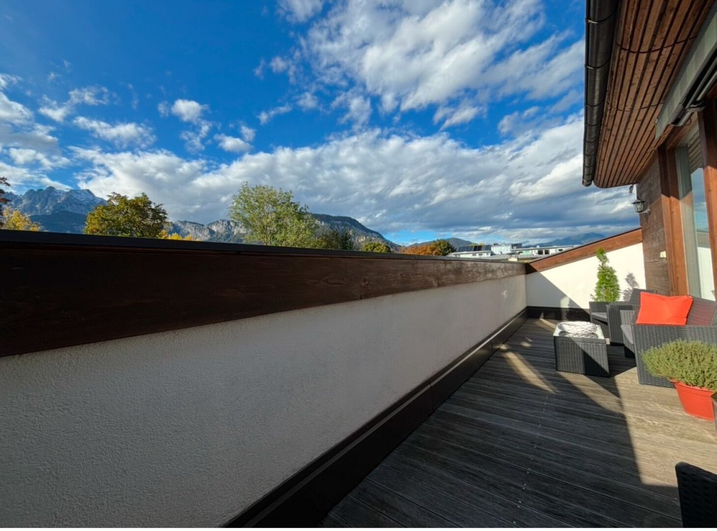 Stilvolle Haushälfte mit traumhafter Aussicht auf den Wilden Kaiser - inkl. 2 Carportplätzen